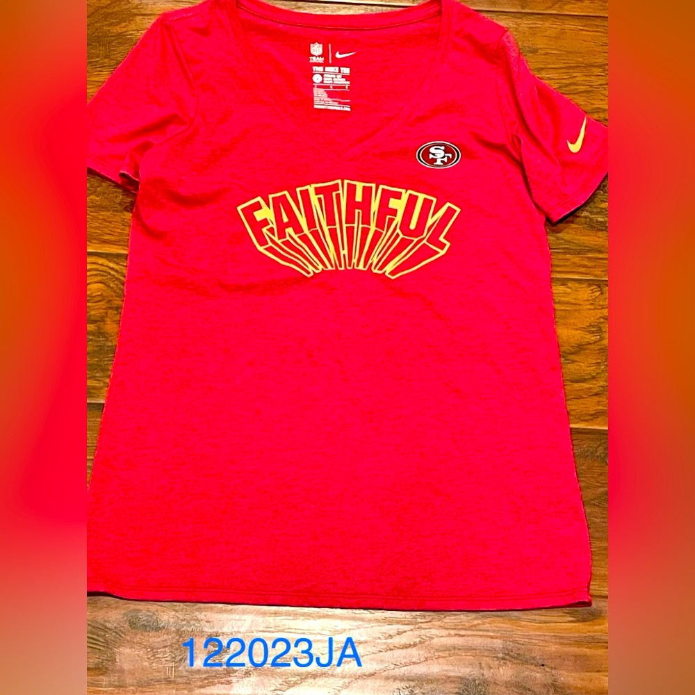 San Francisco 49ers Women’s V neck Shirt Size Large